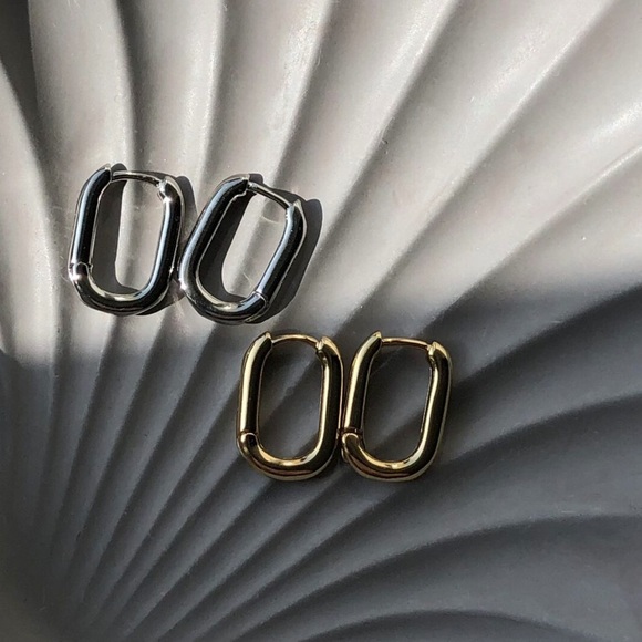 Ster.Silver small classic huggie earrings - Picture 2 of 4